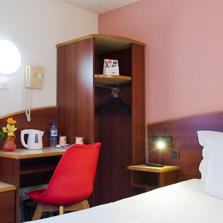 Comfort Hotel Etampes Bagian luar foto