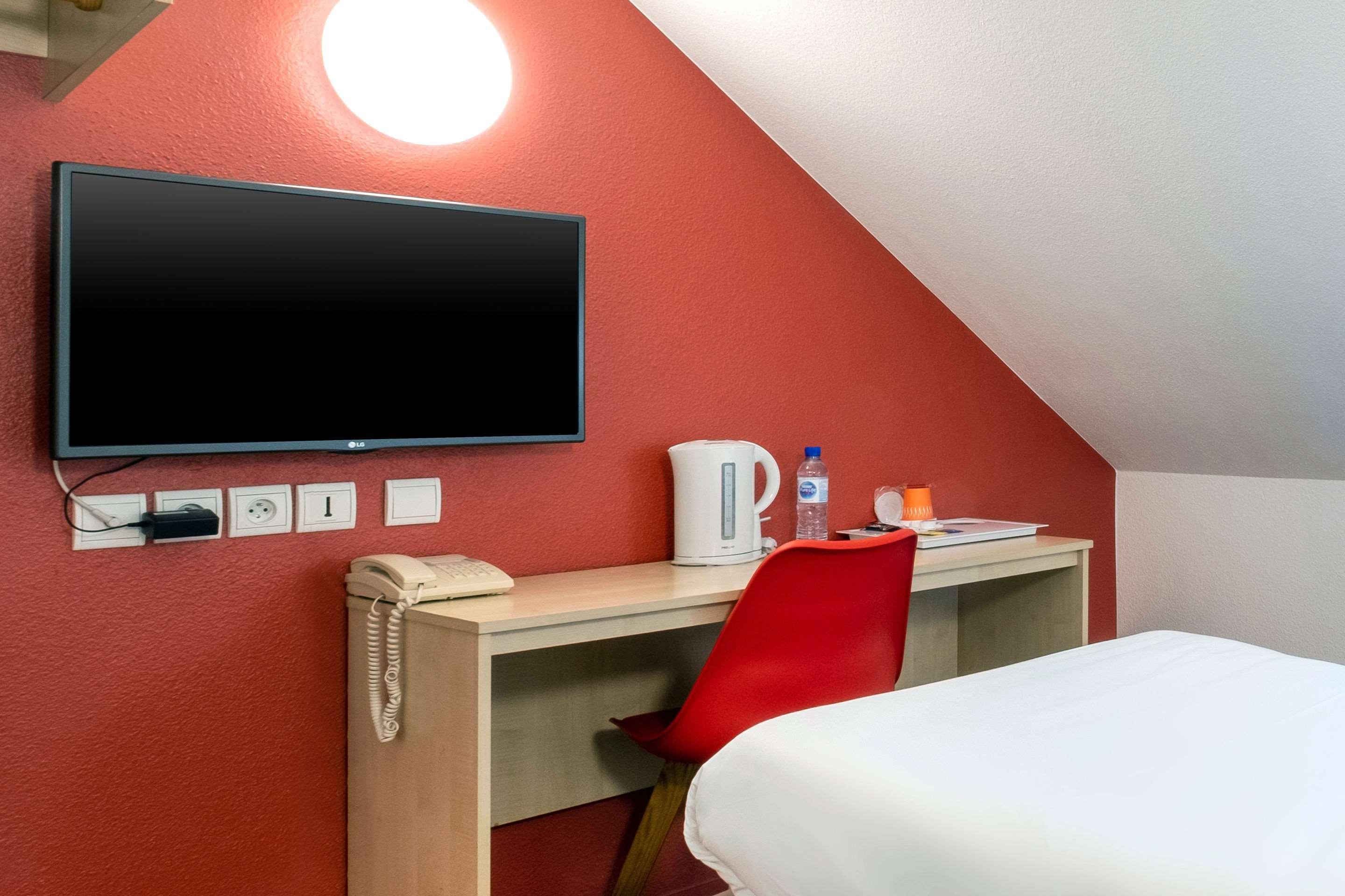Comfort Hotel Etampes Bagian luar foto