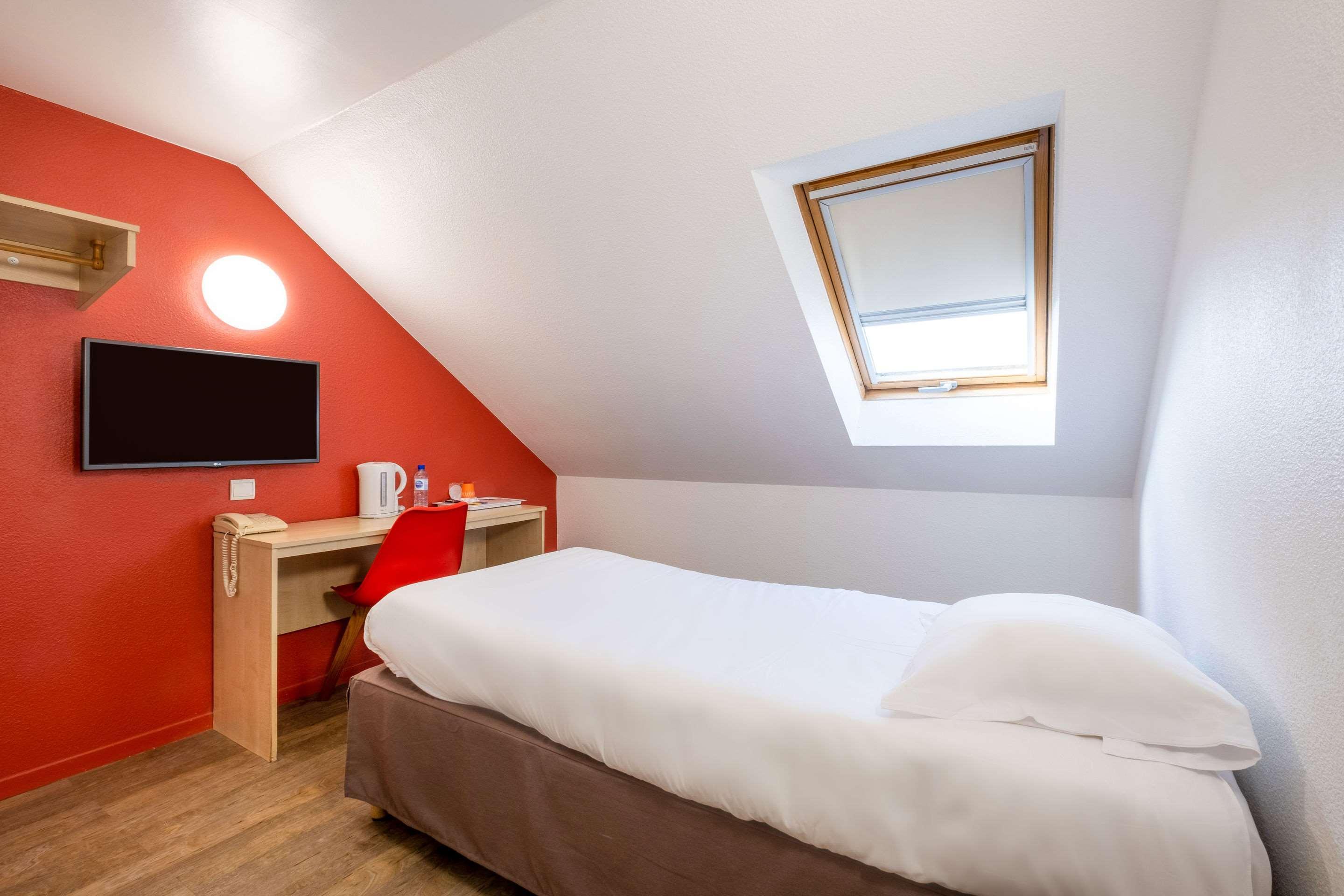 Comfort Hotel Etampes Bagian luar foto