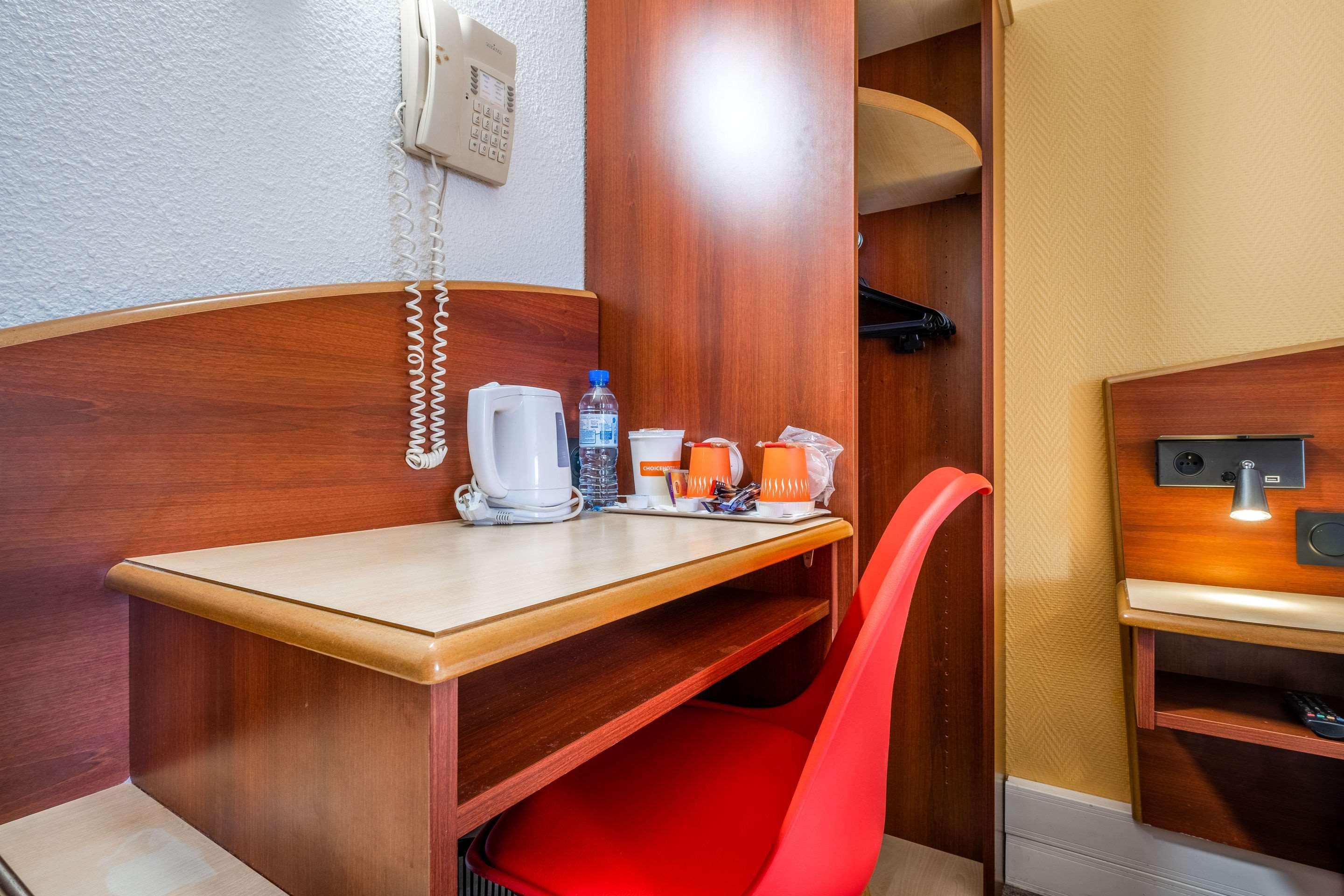 Comfort Hotel Etampes Bagian luar foto