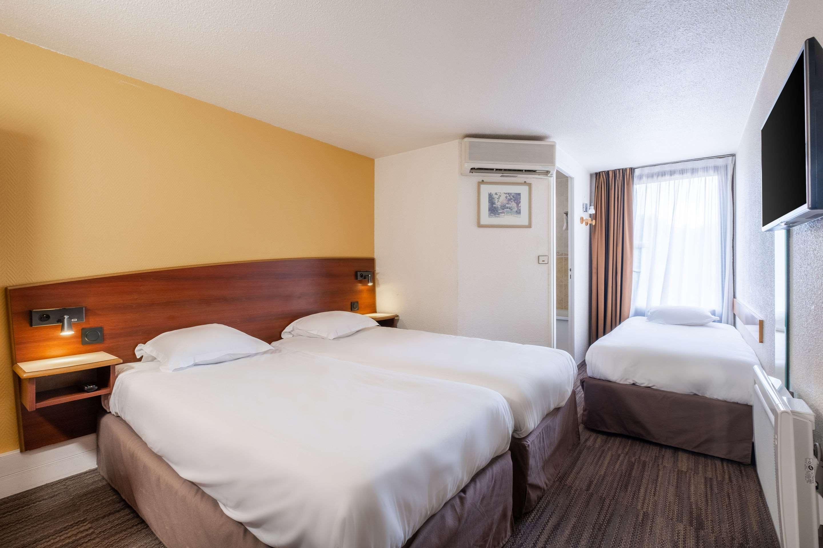 Comfort Hotel Etampes Bagian luar foto