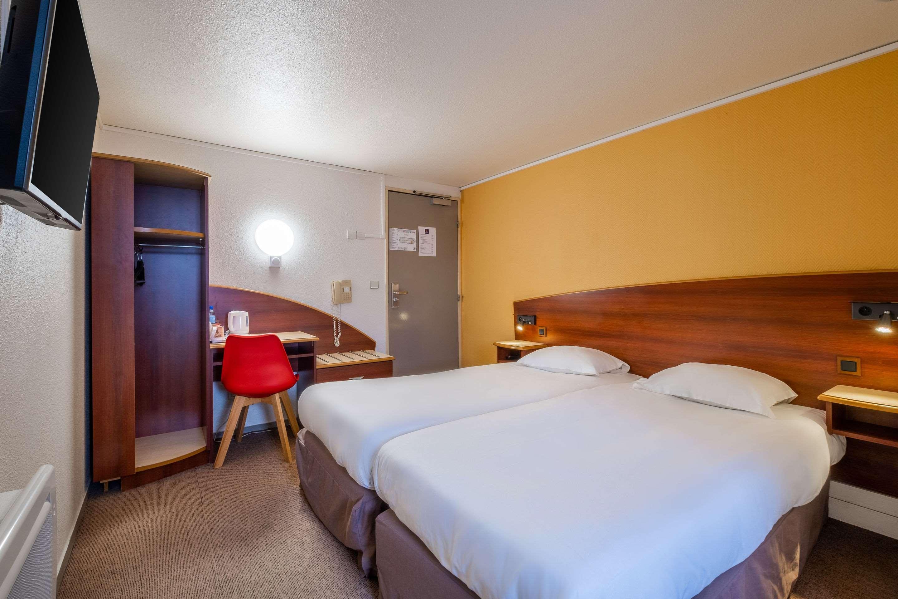 Comfort Hotel Etampes Bagian luar foto