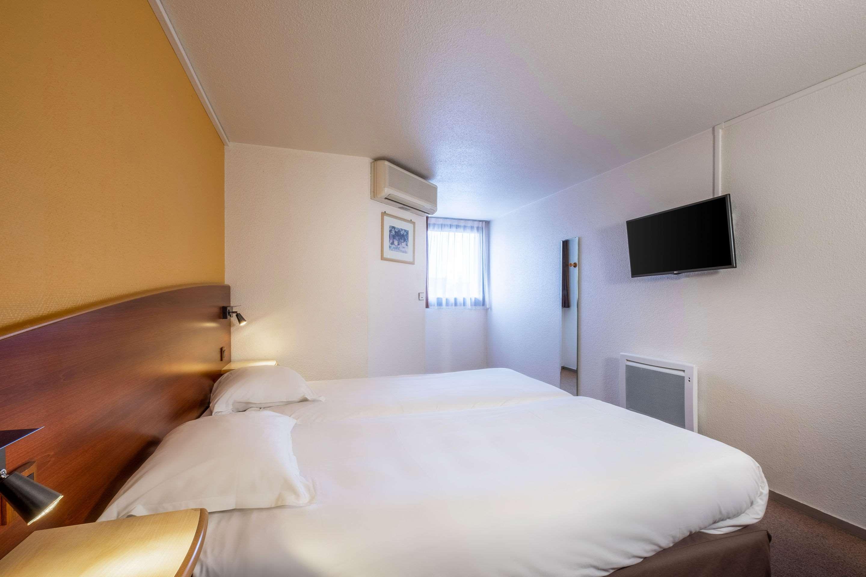 Comfort Hotel Etampes Bagian luar foto