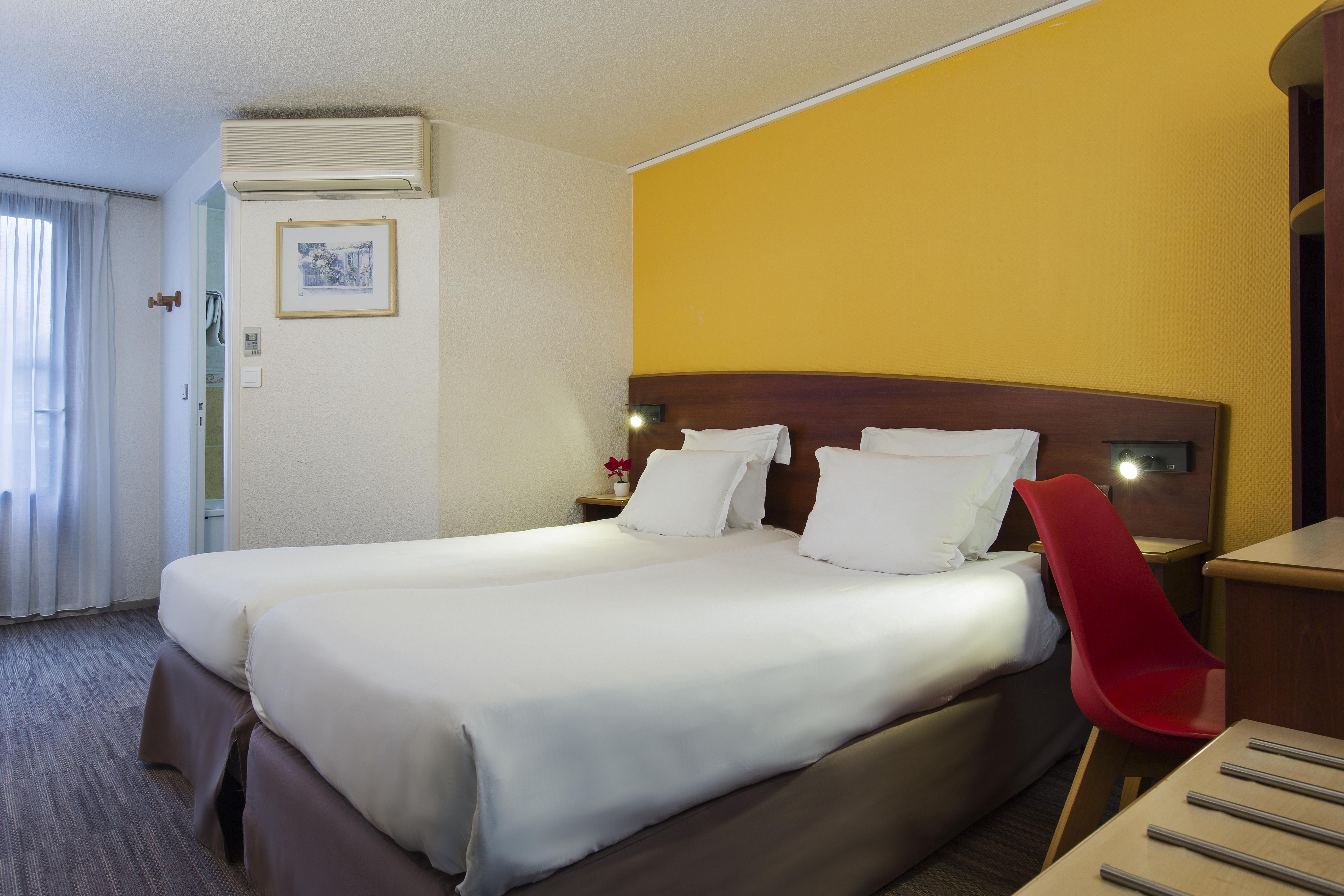 Comfort Hotel Etampes Bagian luar foto
