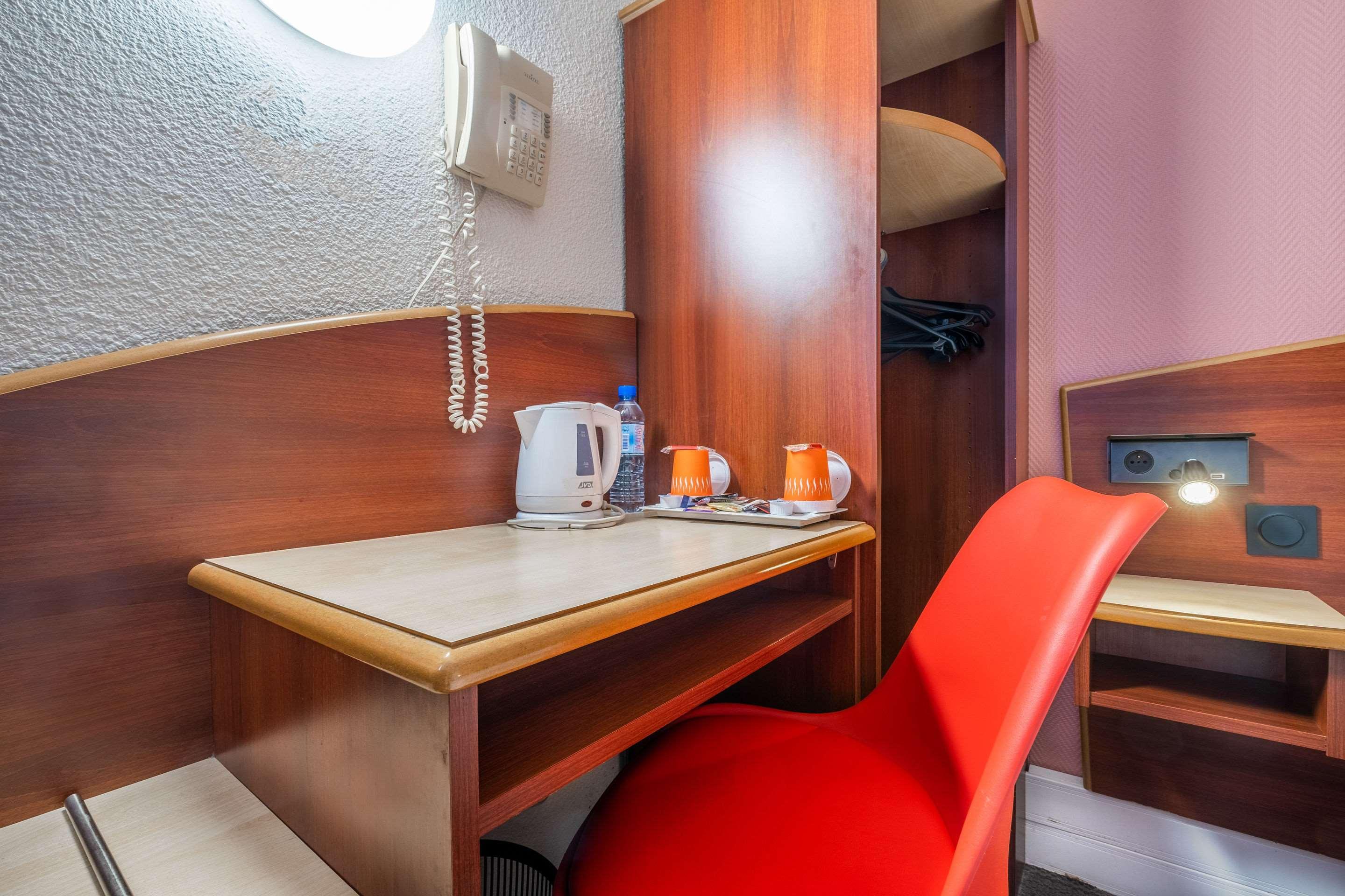 Comfort Hotel Etampes Bagian luar foto