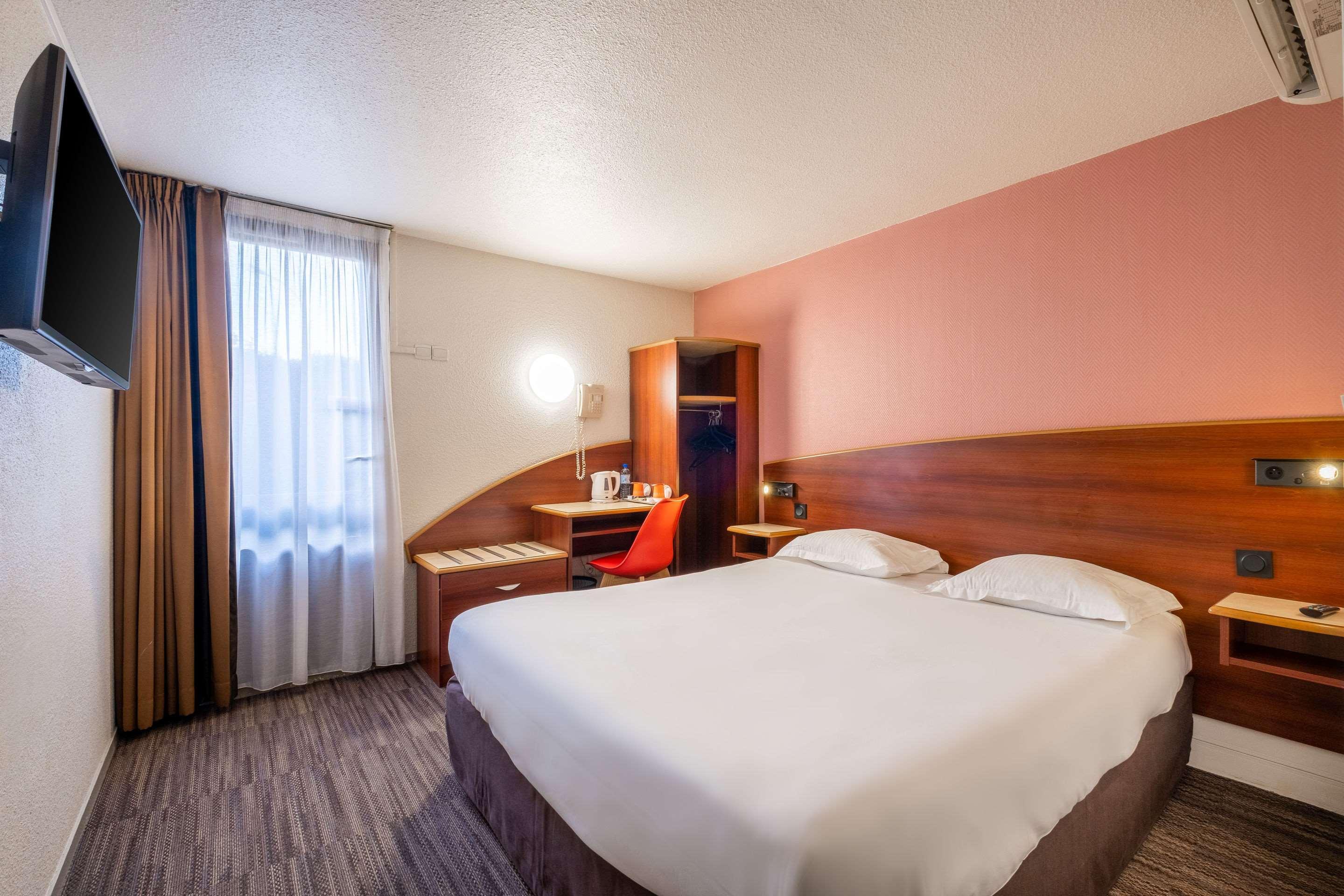 Comfort Hotel Etampes Bagian luar foto
