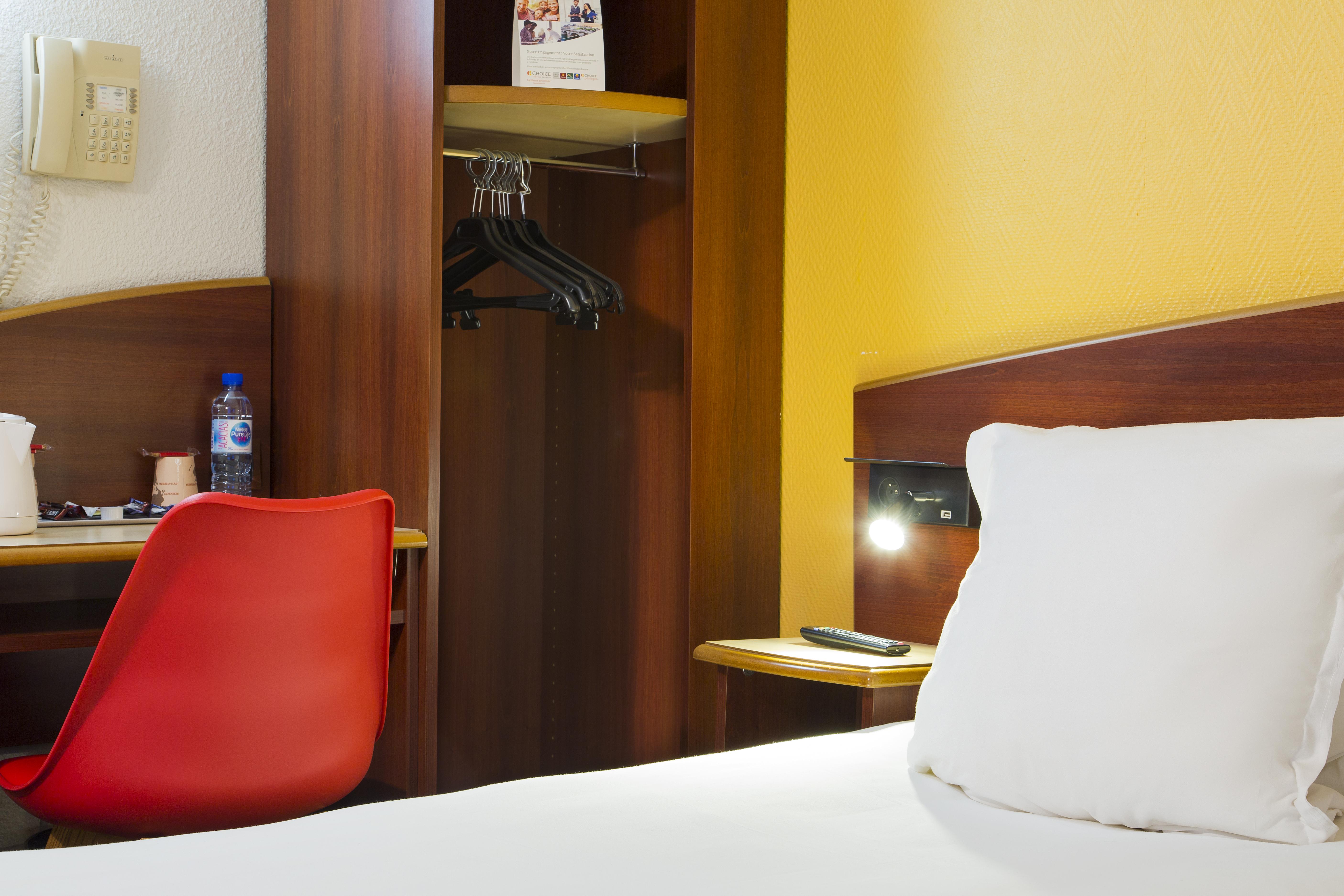 Comfort Hotel Etampes Bagian luar foto