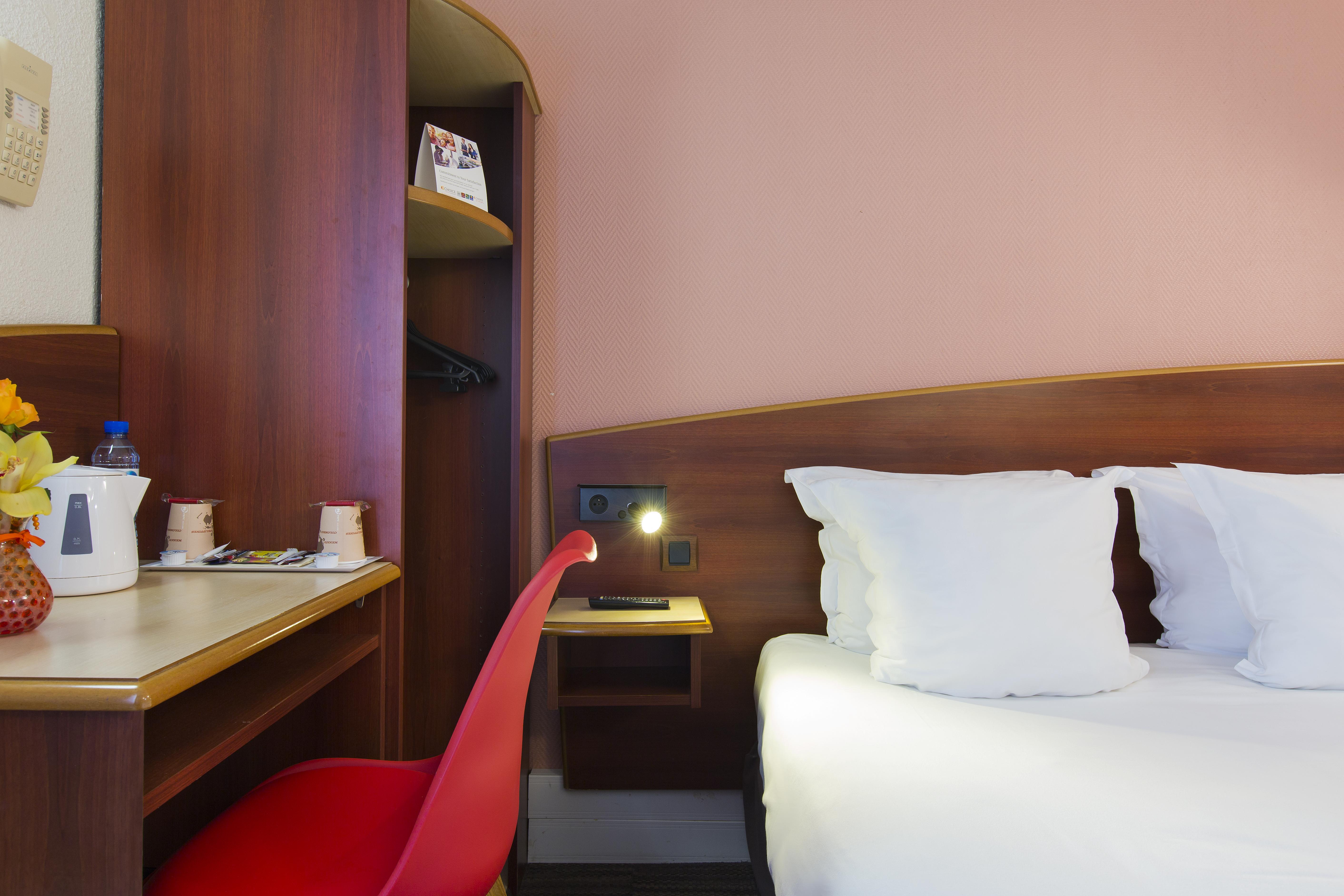 Comfort Hotel Etampes Bagian luar foto