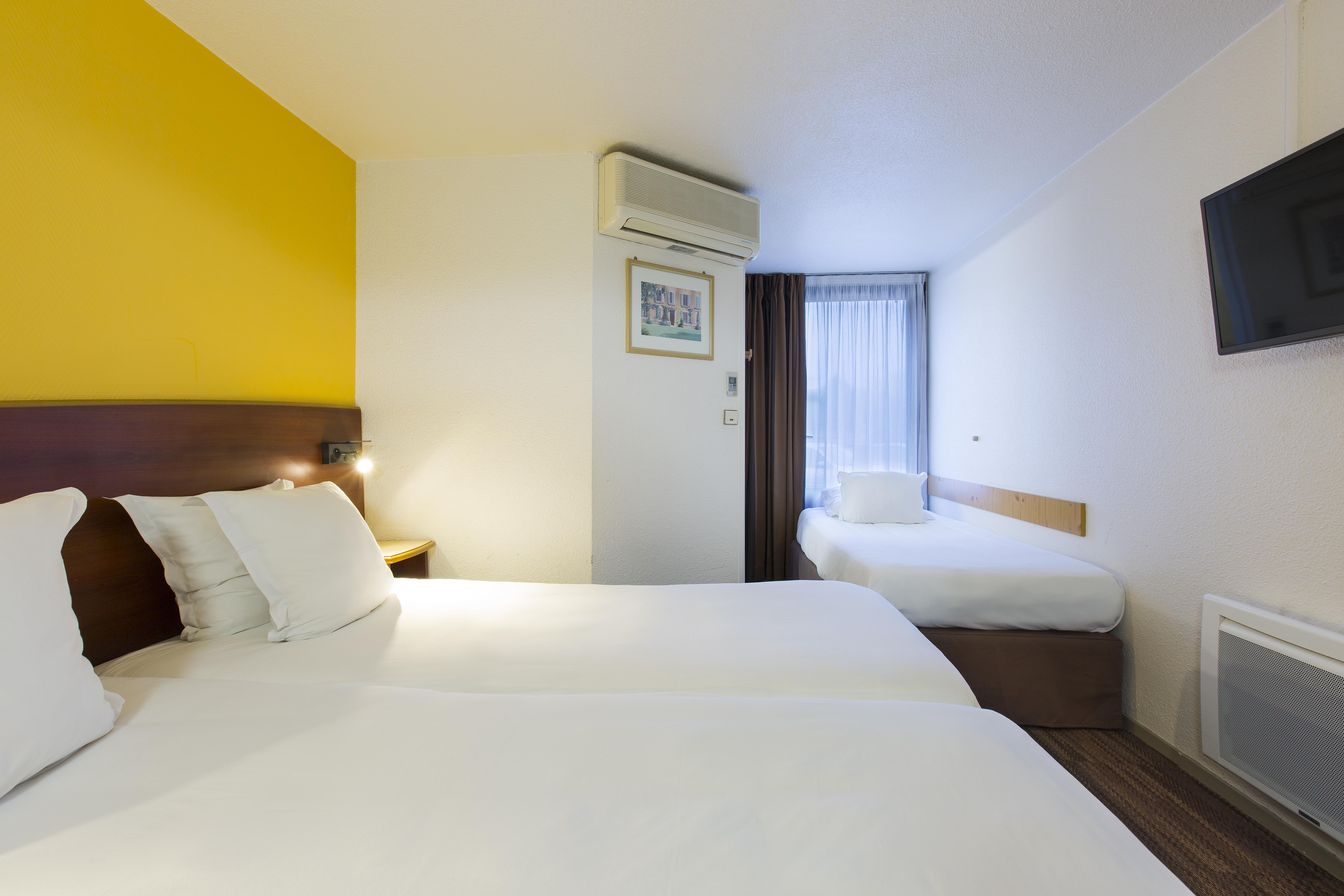 Comfort Hotel Etampes Bagian luar foto
