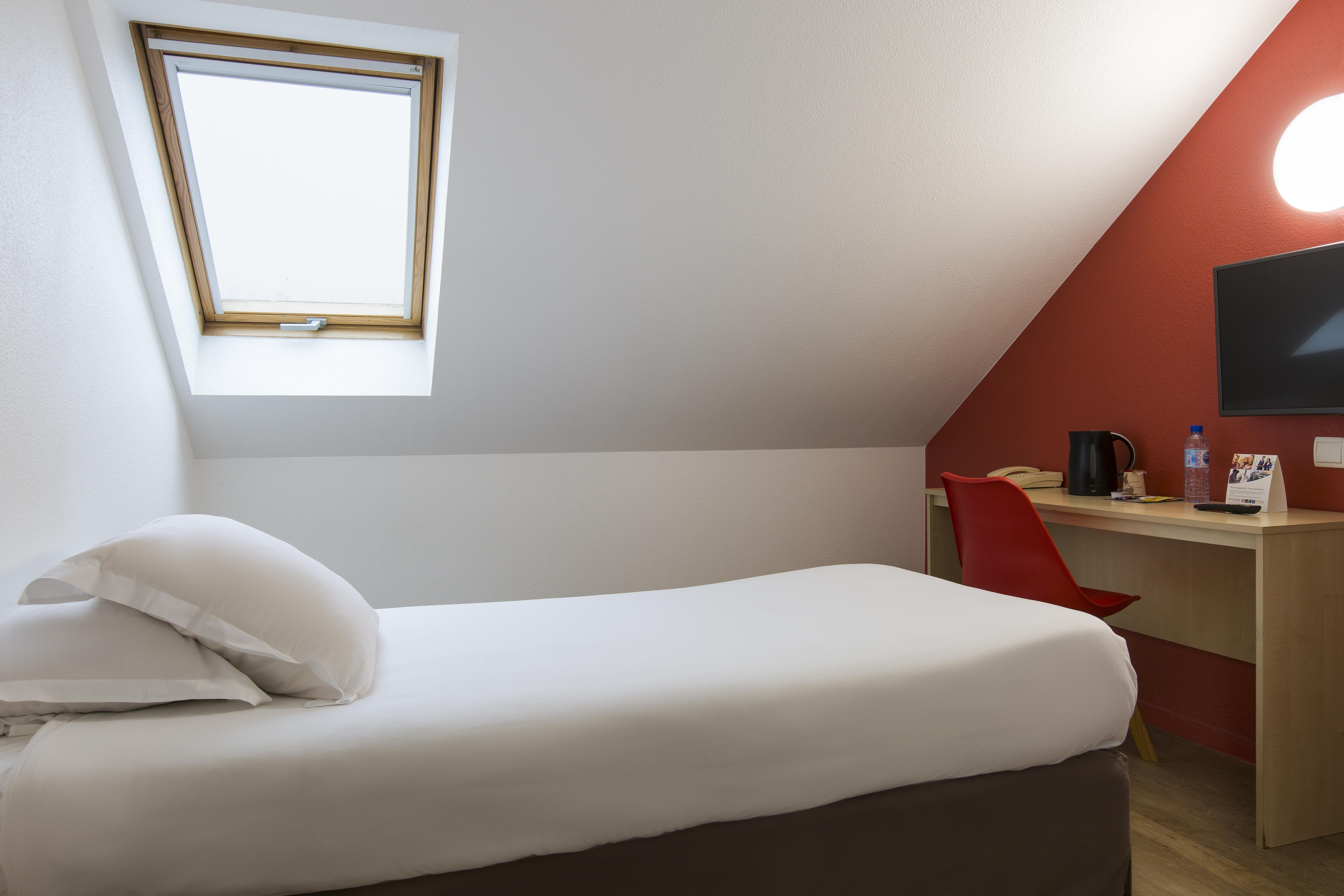 Comfort Hotel Etampes Bagian luar foto