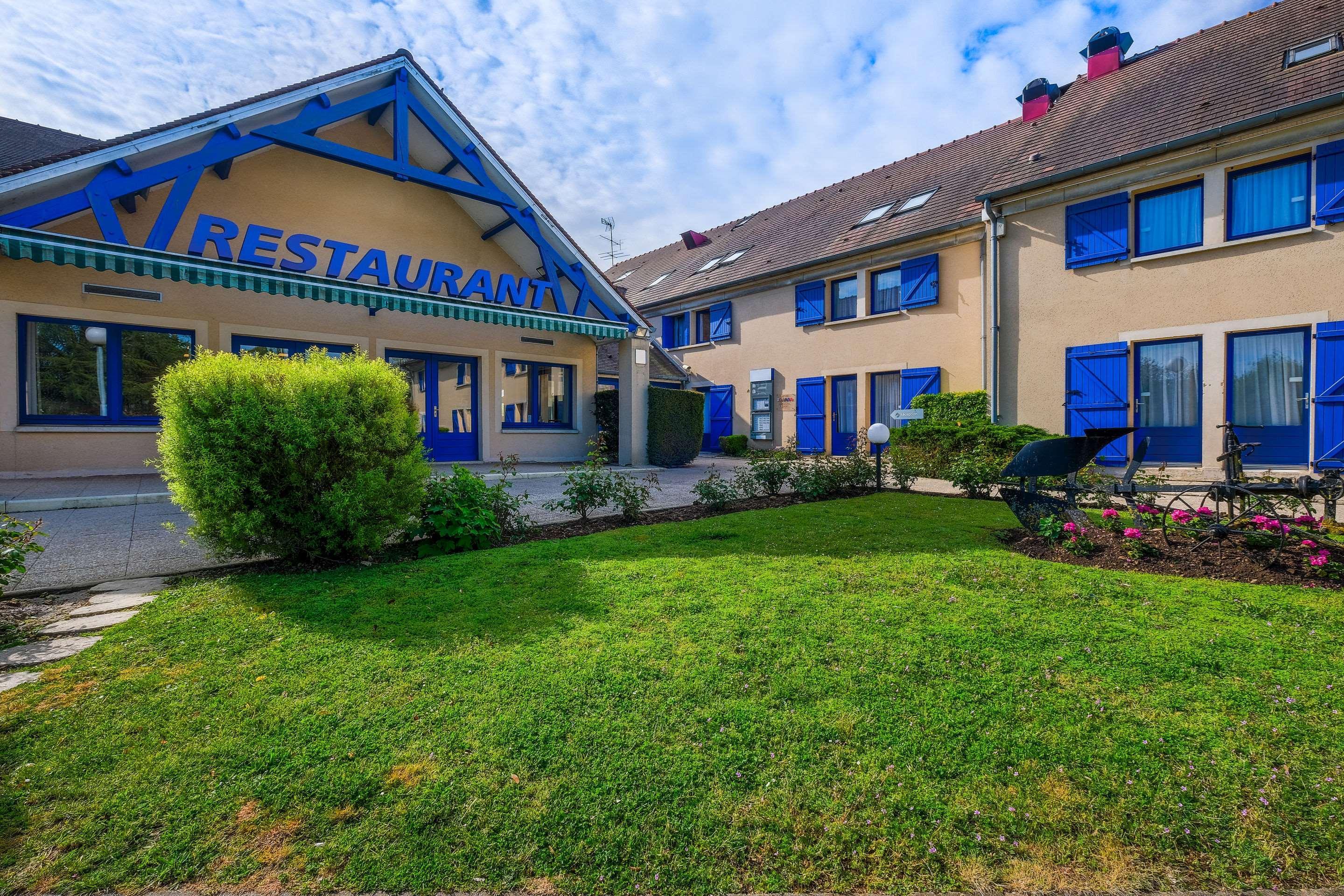 Comfort Hotel Etampes Bagian luar foto