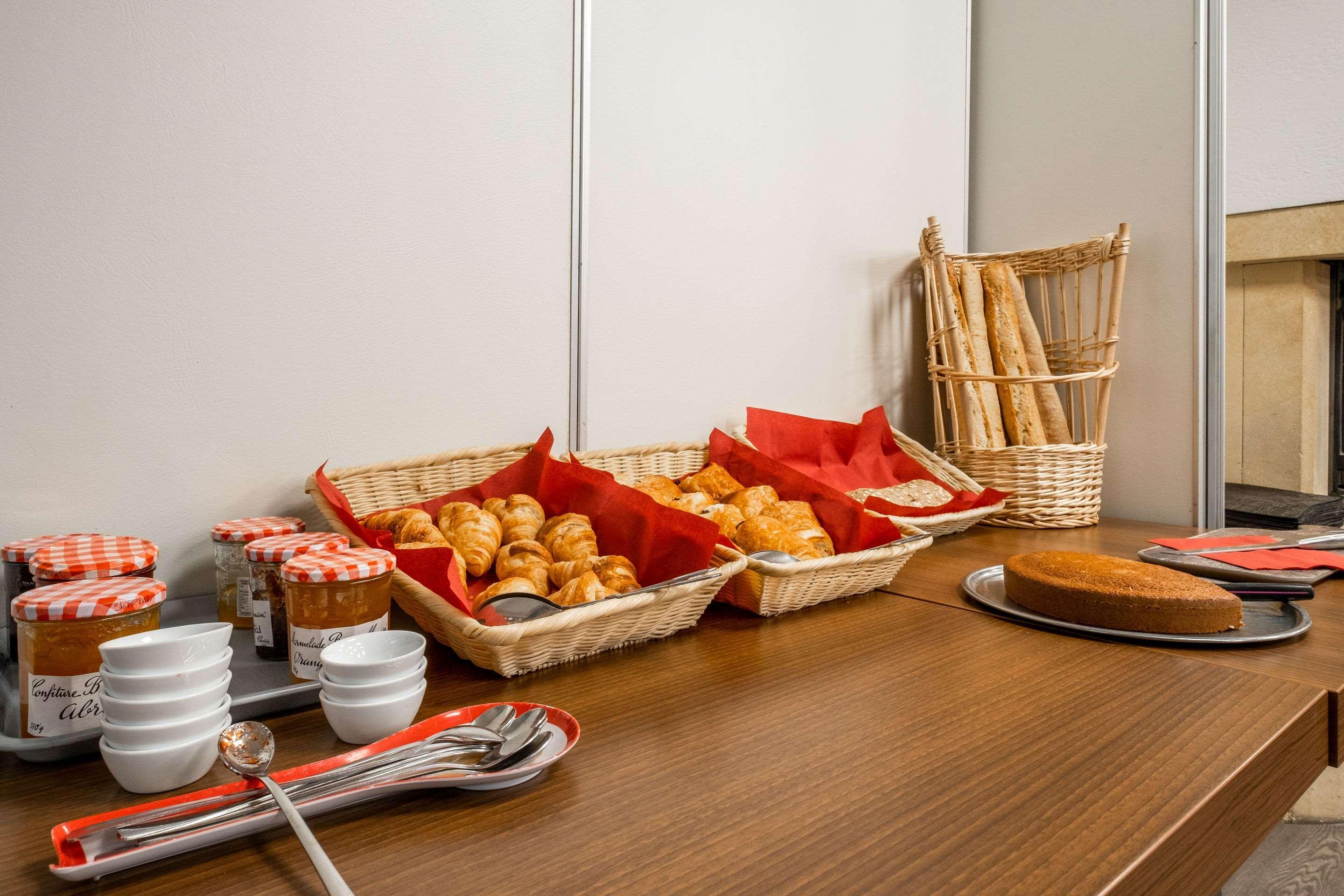Comfort Hotel Etampes Bagian luar foto