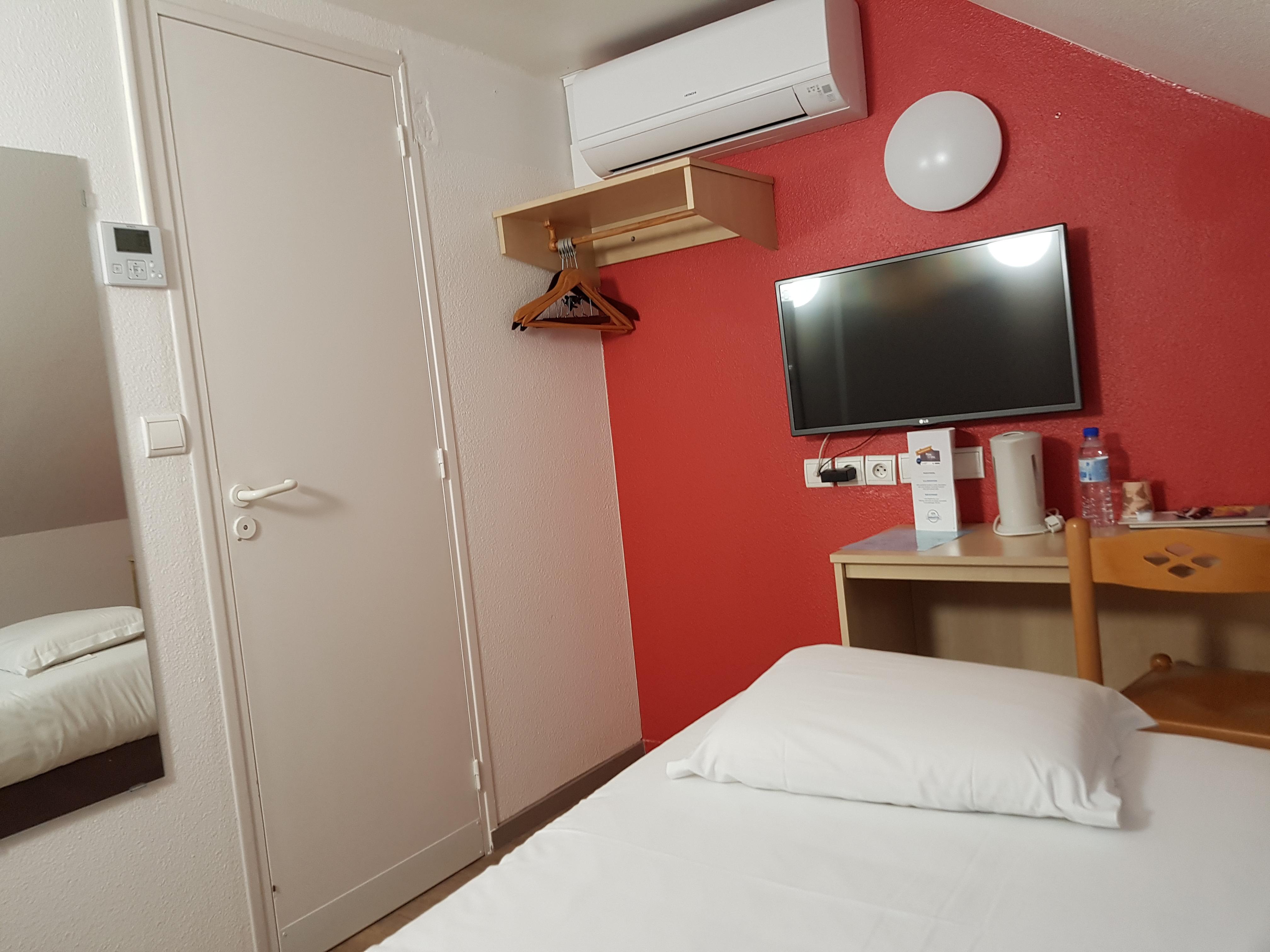 Comfort Hotel Etampes Bagian luar foto