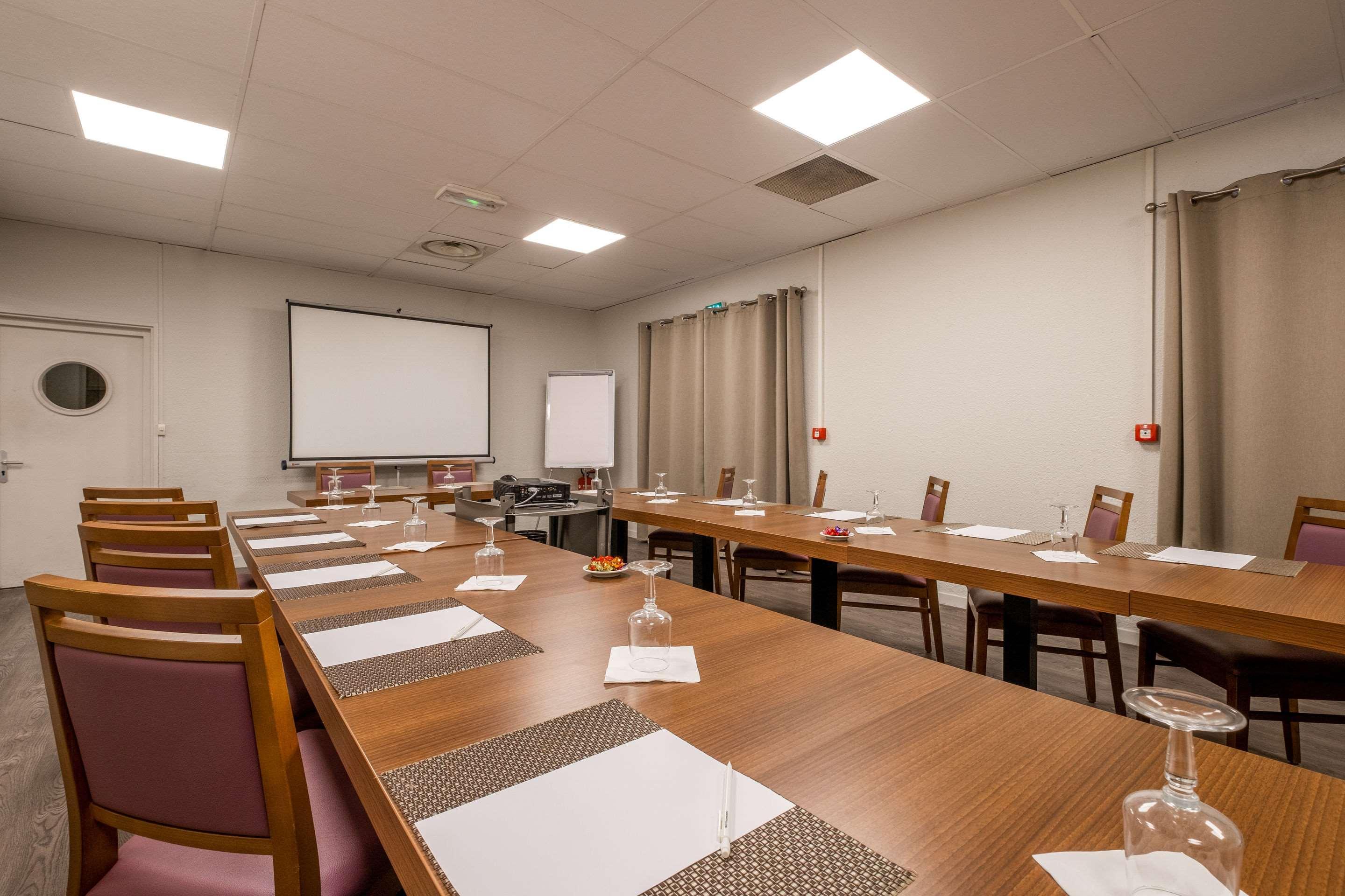 Comfort Hotel Etampes Bagian luar foto