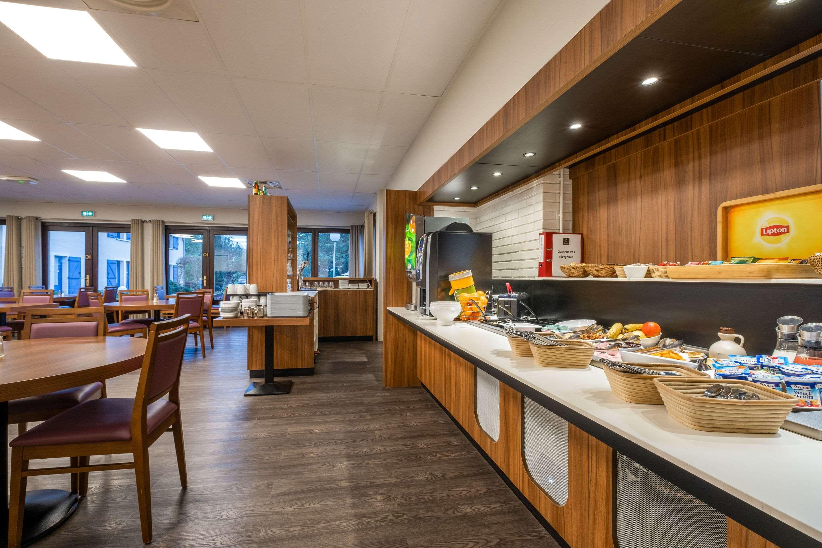 Comfort Hotel Etampes Bagian luar foto