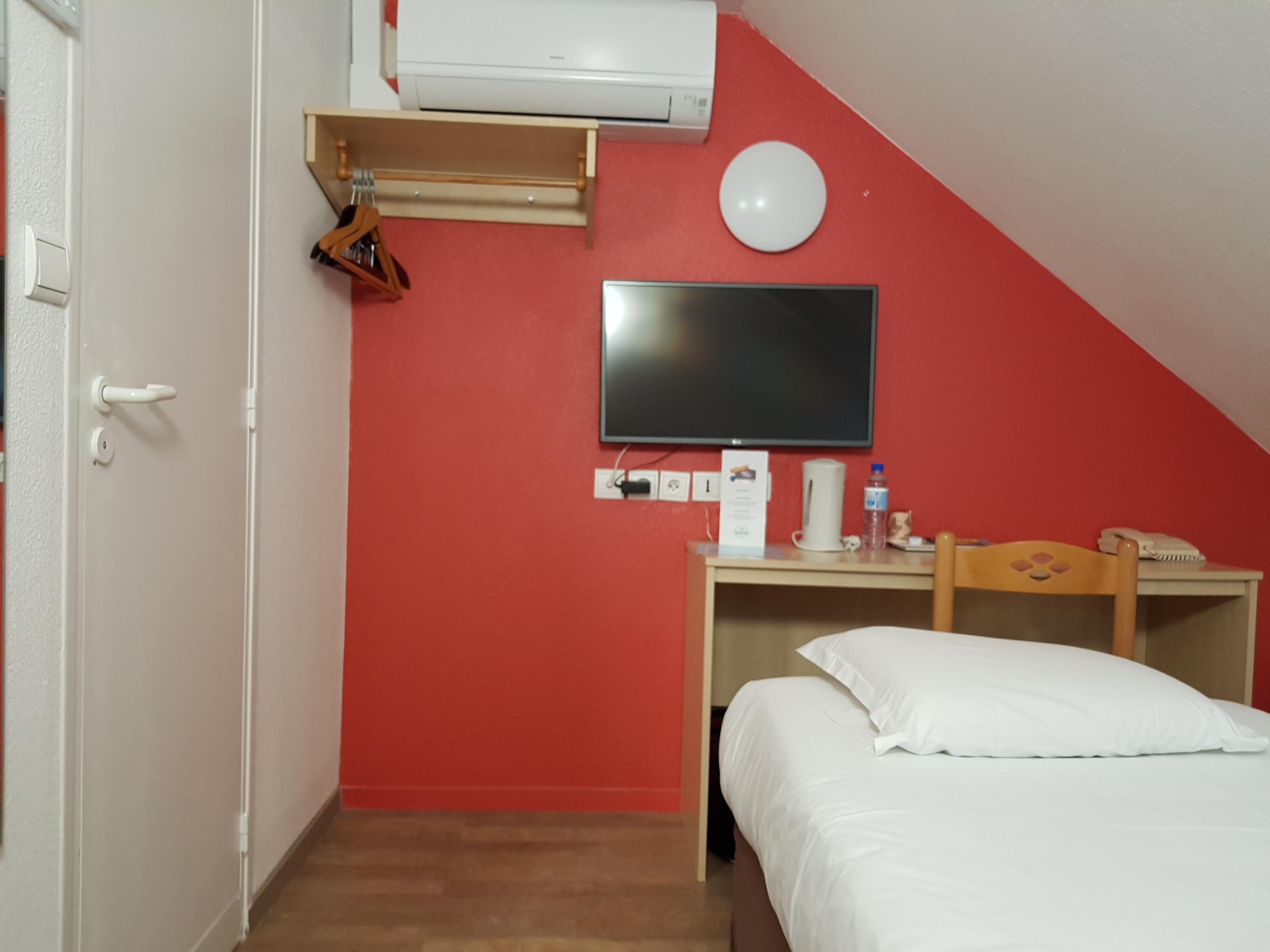 Comfort Hotel Etampes Bagian luar foto