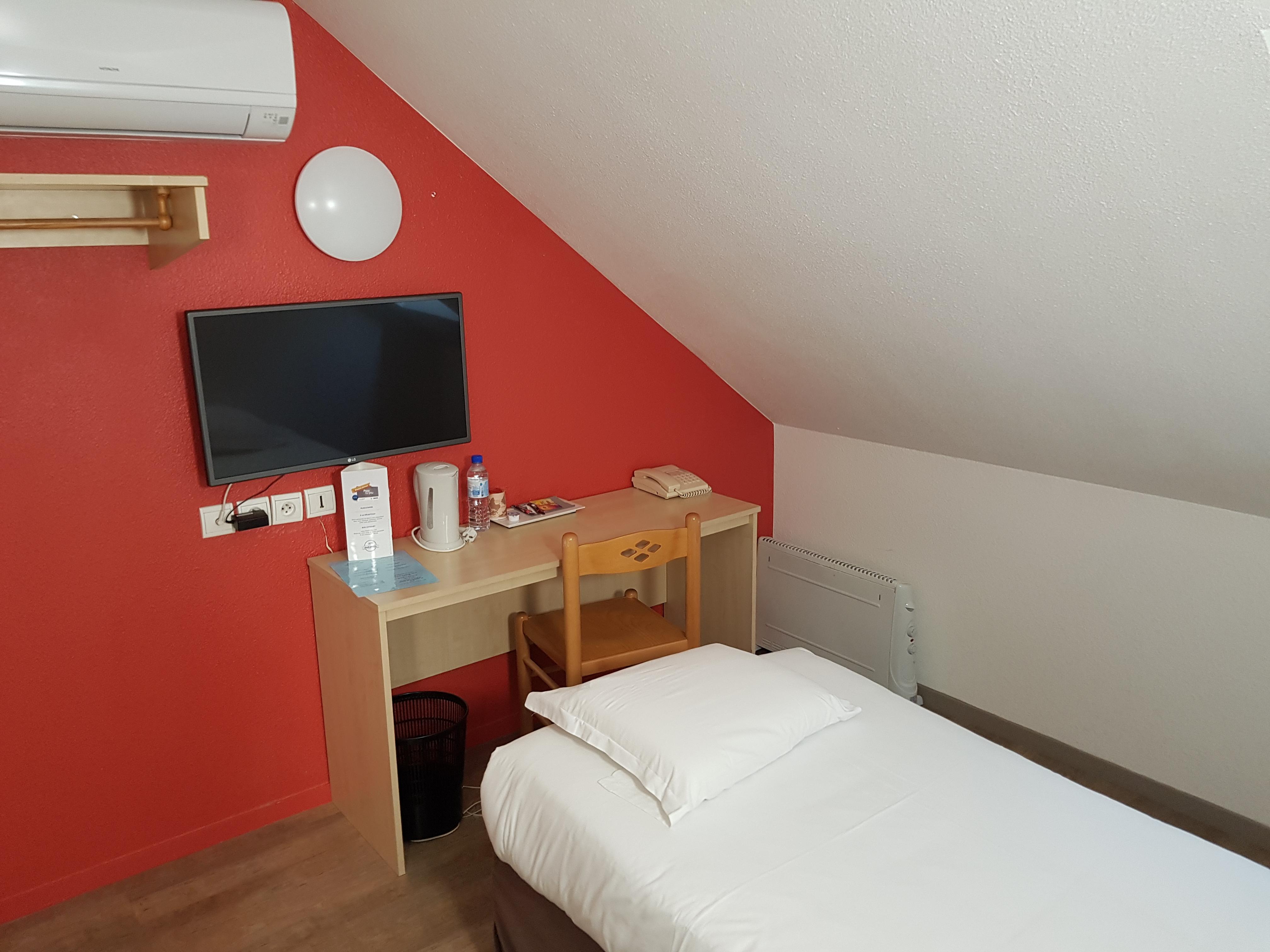 Comfort Hotel Etampes Bagian luar foto