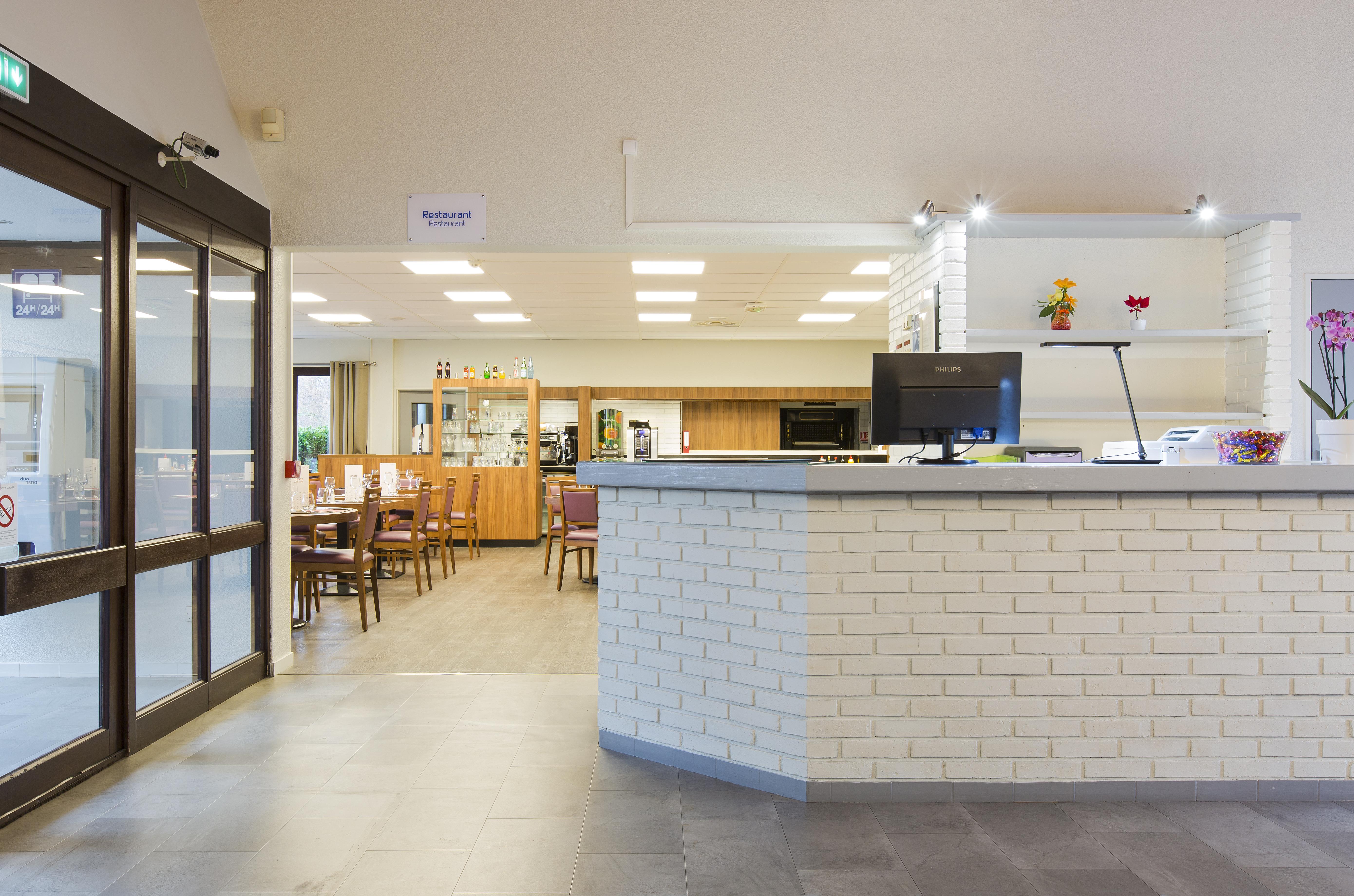 Comfort Hotel Etampes Bagian luar foto