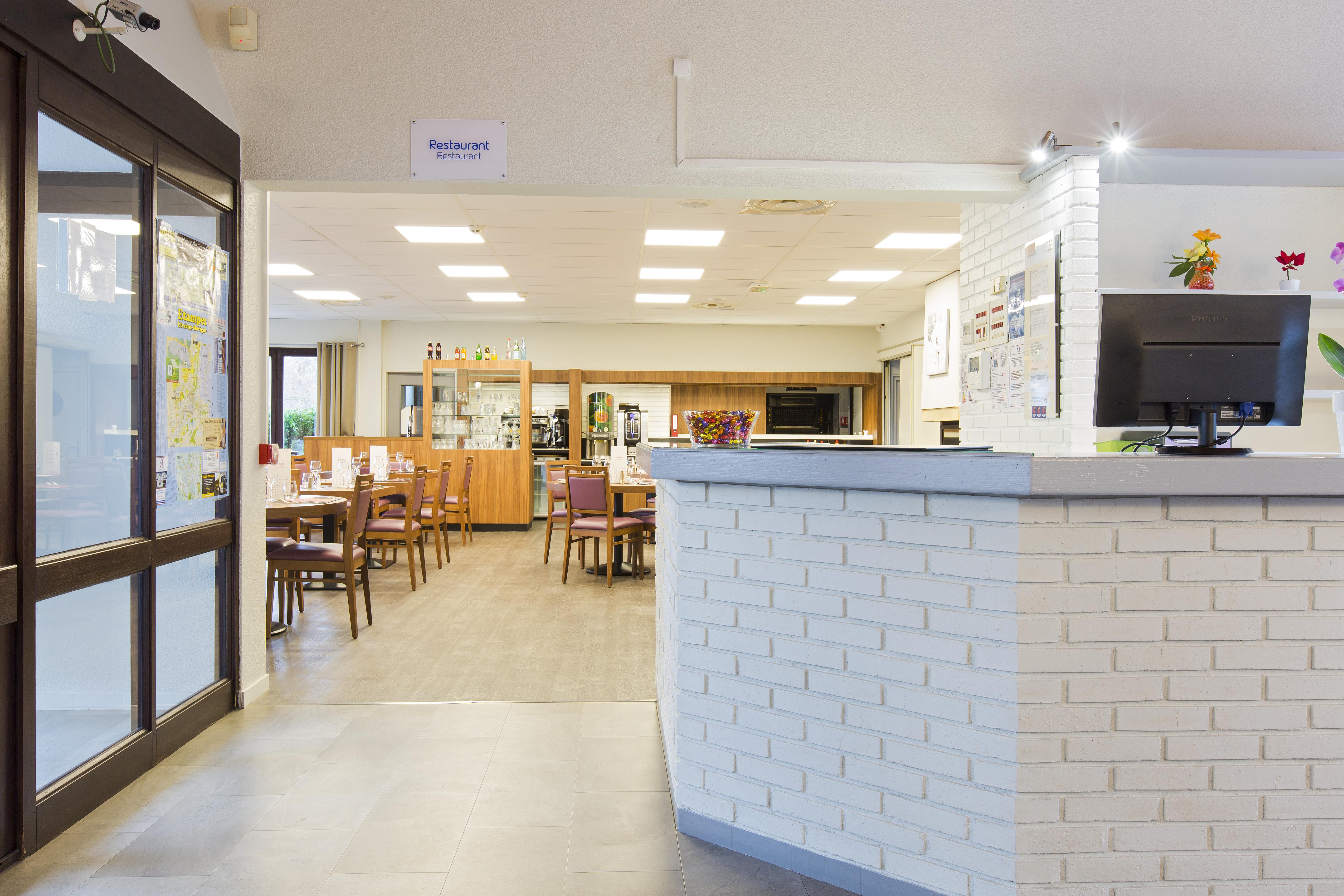 Comfort Hotel Etampes Bagian luar foto