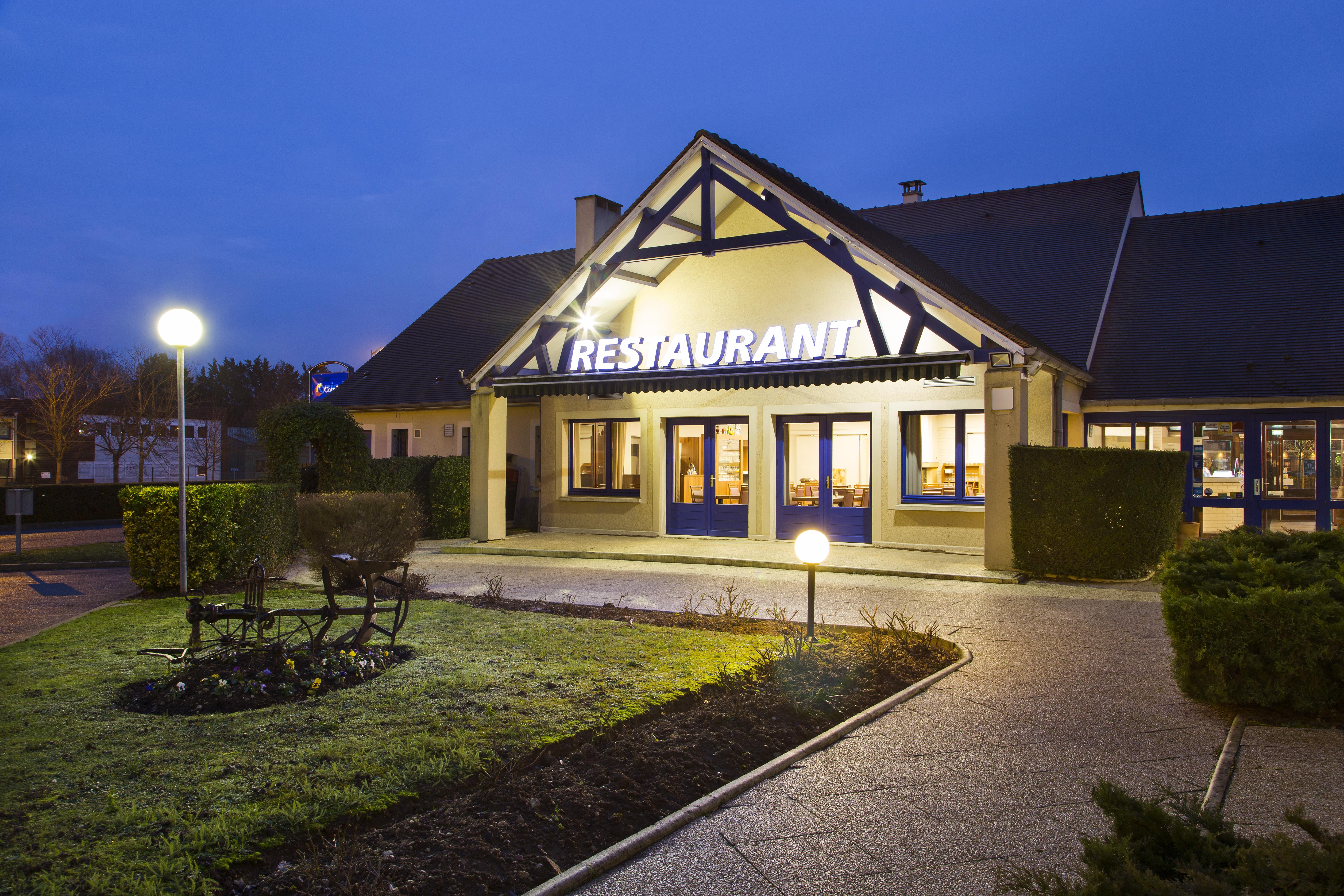 Comfort Hotel Etampes Bagian luar foto