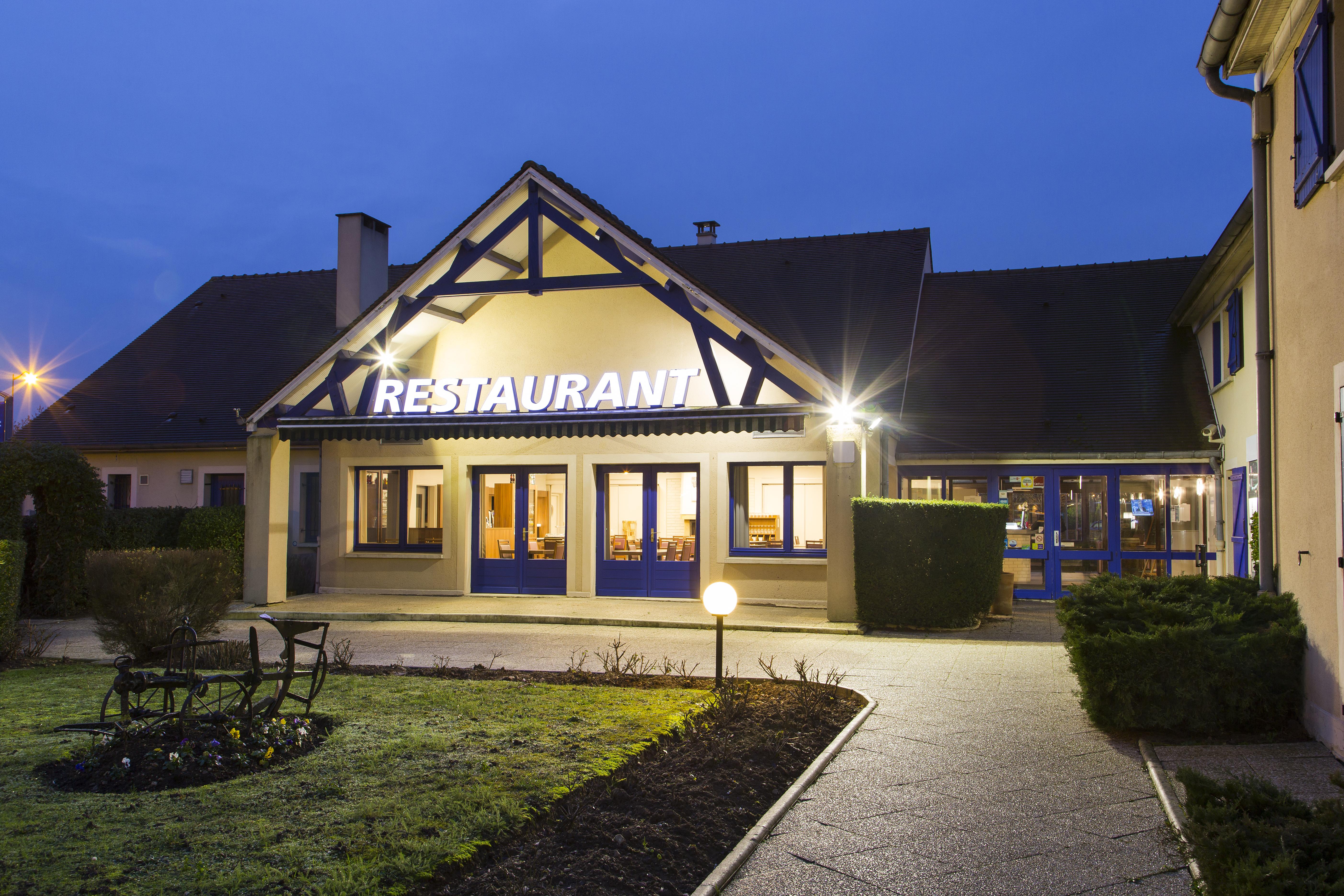 Comfort Hotel Etampes Bagian luar foto