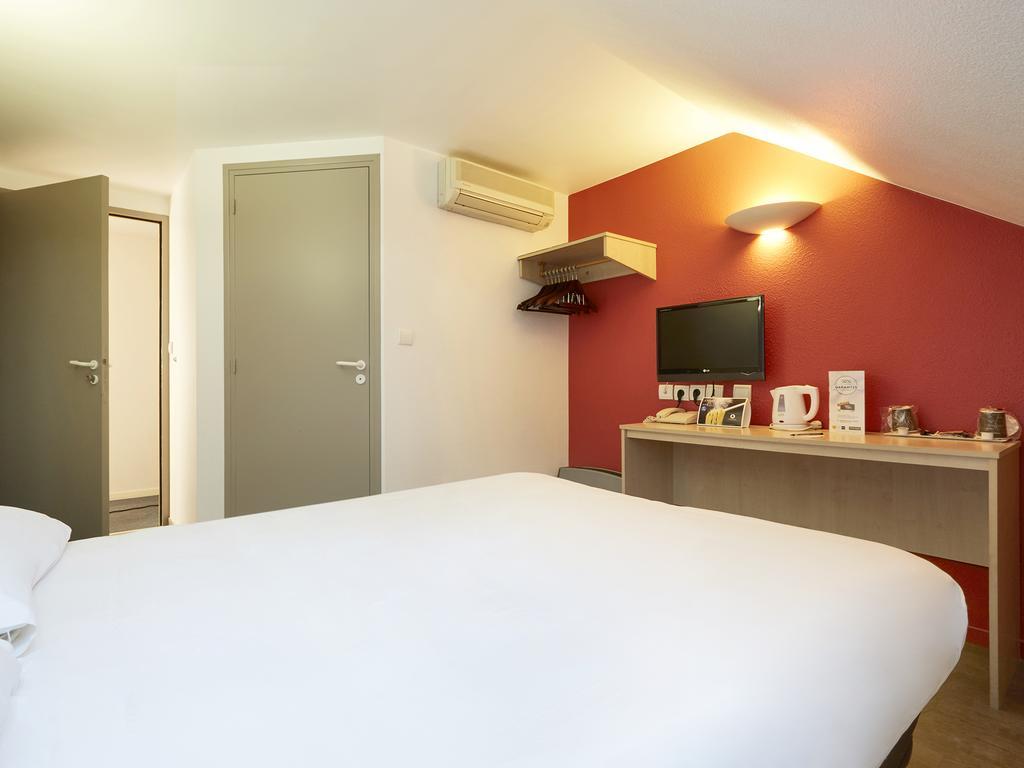 Comfort Hotel Etampes Bagian luar foto