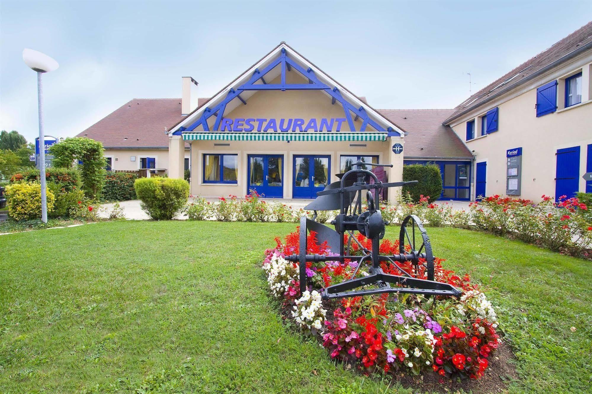 Comfort Hotel Etampes Bagian luar foto