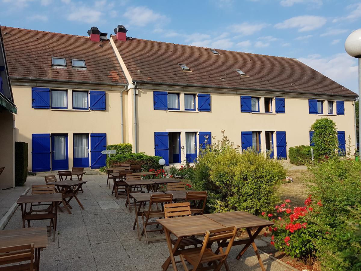 Comfort Hotel Etampes Bagian luar foto