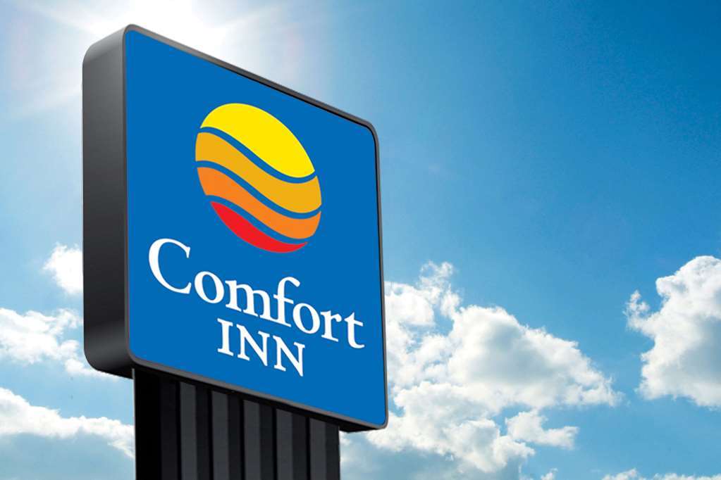 Comfort Hotel Etampes Bagian luar foto