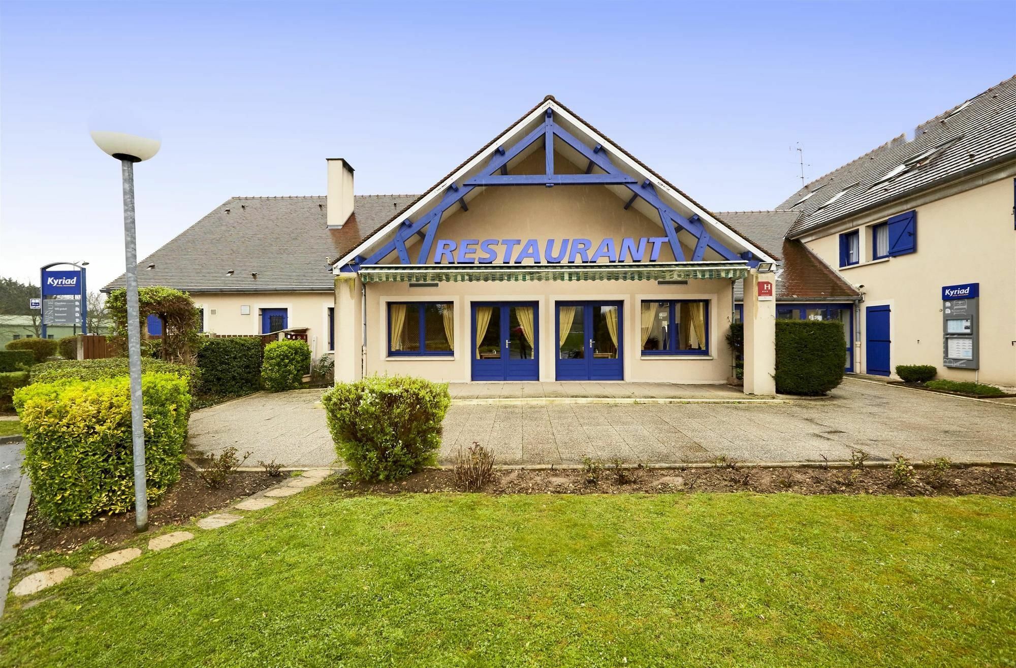 Comfort Hotel Etampes Bagian luar foto